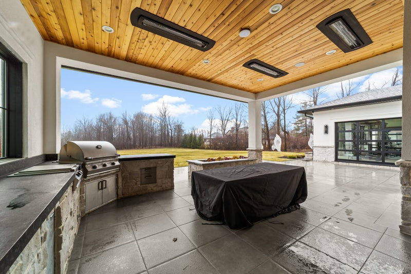 Covered patio and outdoor kitchen